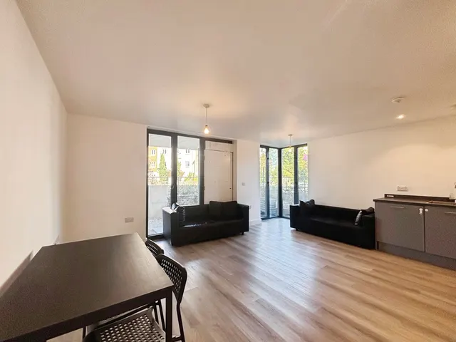 Photo 3 — Farnborough Road, Farnborough, Hampshire, GU14 7HN