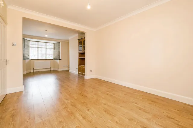 Photo 2 — Strathmore Gardens, Hornchurch, RM12
