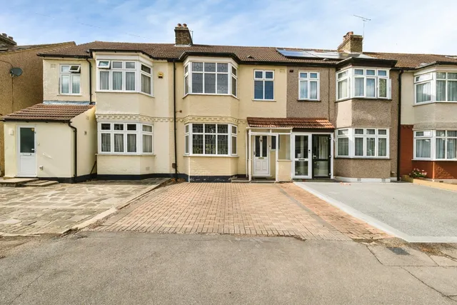 Strathmore Gardens, Hornchurch, RM12, photo 1