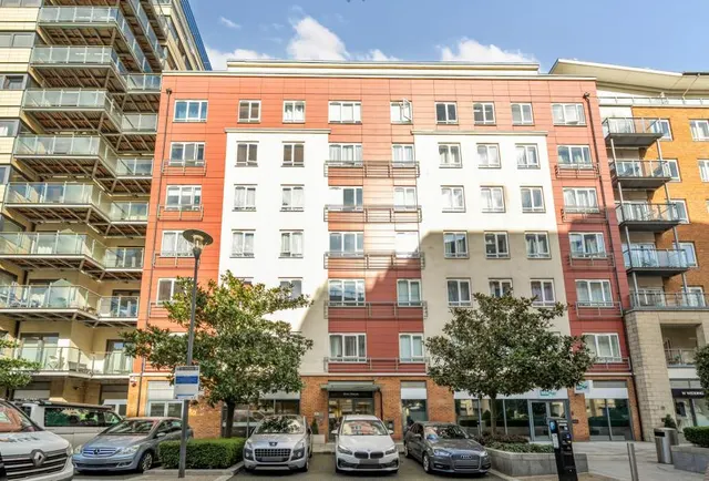 Boulevard Drive, London, NW9, photo 2