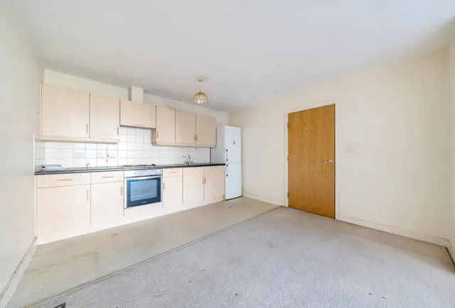 Boulevard Drive, London, NW9, photo 1