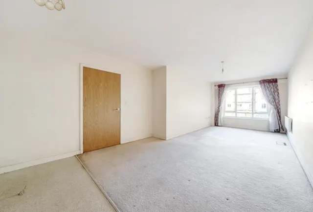 Boulevard Drive, London, NW9, photo 3