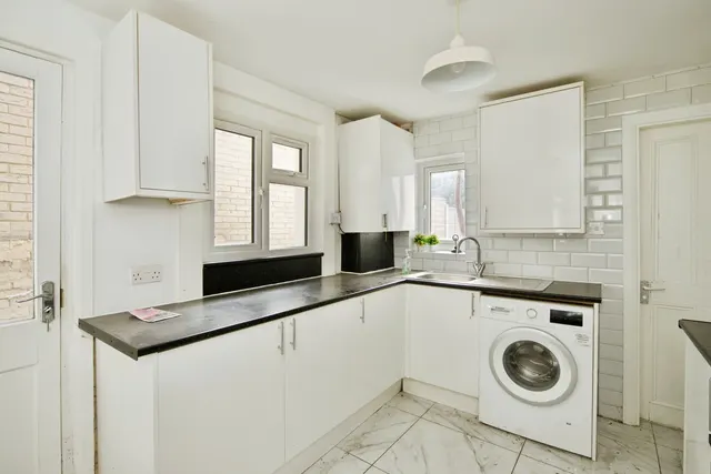Somerset Road, London, N18, photo 2
