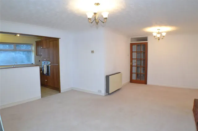 Heywood Court, Rhodes, M24, photo 3