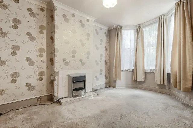 Photo 3 — Gainsborough Avenue, London, E12