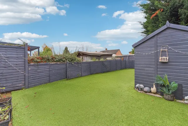 Photo 3 — Howlands, Welwyn Garden City