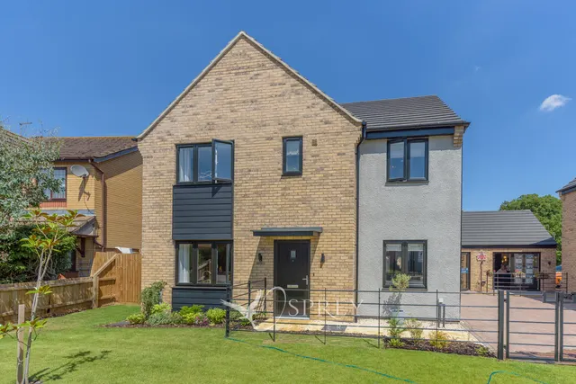 Off St Christophers Drive, Oundle, PE8, photo 1