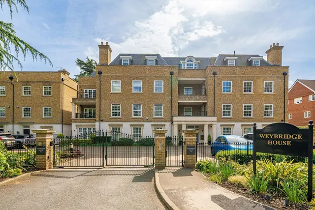Queens Road, Weybridge, KT13, photo 1