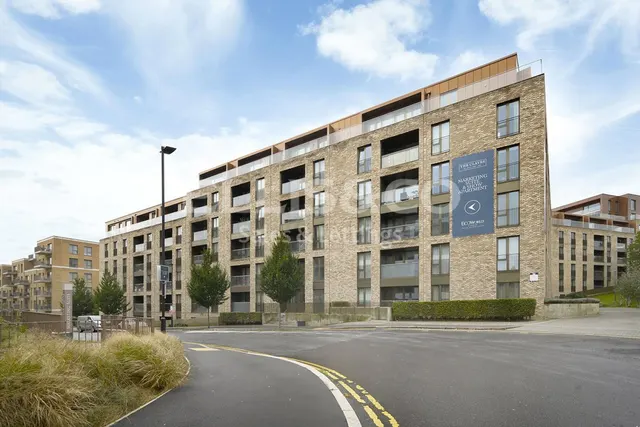 Royal Engineers Way, Mill Hill, NW7, photo 1