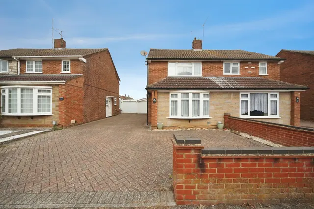 Lyneham Road, Luton, photo 1