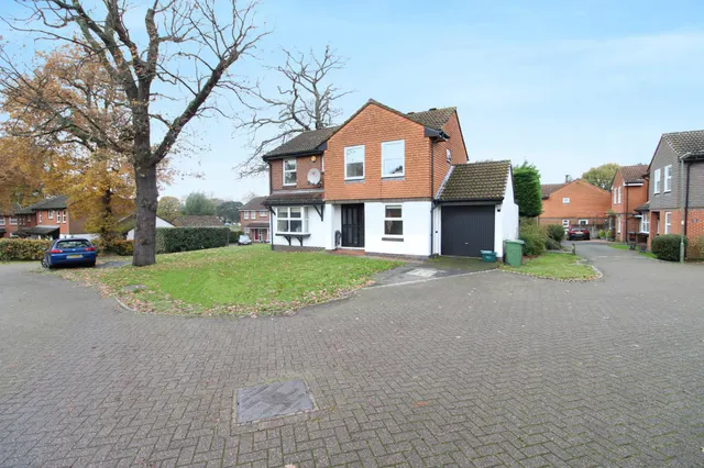 Northcliffe Close, Worcester Park, KT4, photo 1