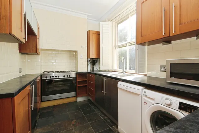 Coopers Hill Lane, Englefield Green, TW20, photo 3