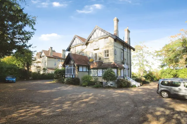 Coopers Hill Lane, Englefield Green, TW20, photo 1