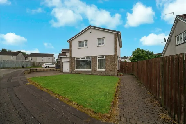 Colla Gardens, Bishopbriggs, Glasgow, East Dunbartonshire, G64, photo 1