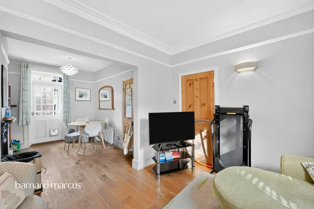 Sabine Road, London, SW11, photo 3