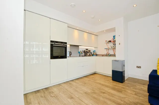 Lyon Road, Harrow, HA1, photo 2
