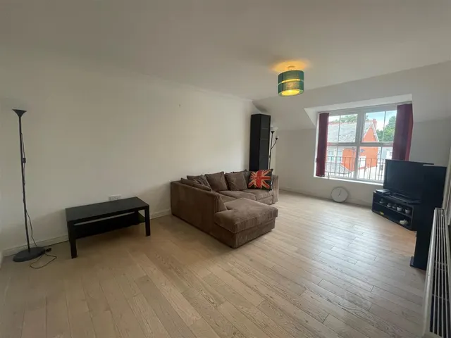 Balmoral Court, Farnborough, GU14, photo 3