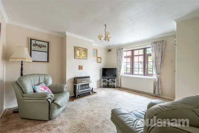 Photo 2 — Middlemore Close, Studley, Warwickshire, B80 7RU