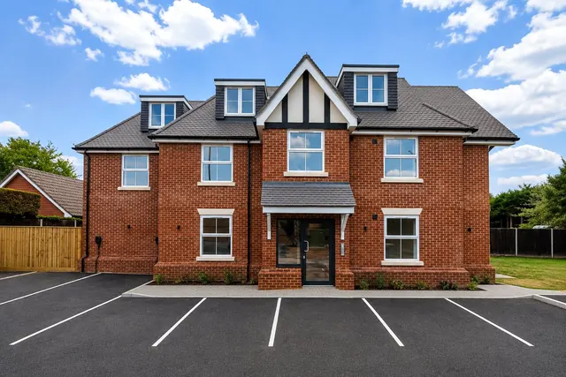 Guildford Road, Woking, GU22, photo 1