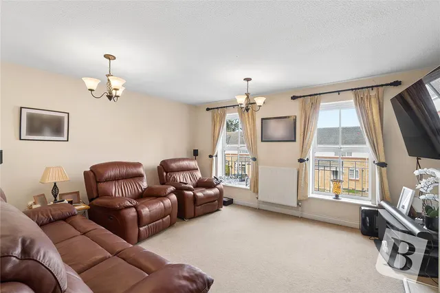 Bancroft Chase, Hornchurch, RM12, photo 3