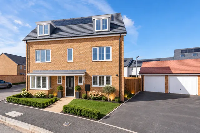 Royal Gardens, Wixams, MK45, photo 1