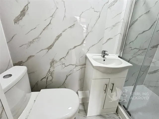 Heathcroft Avenue, Sunbury-on-Thames, TW16, photo 3