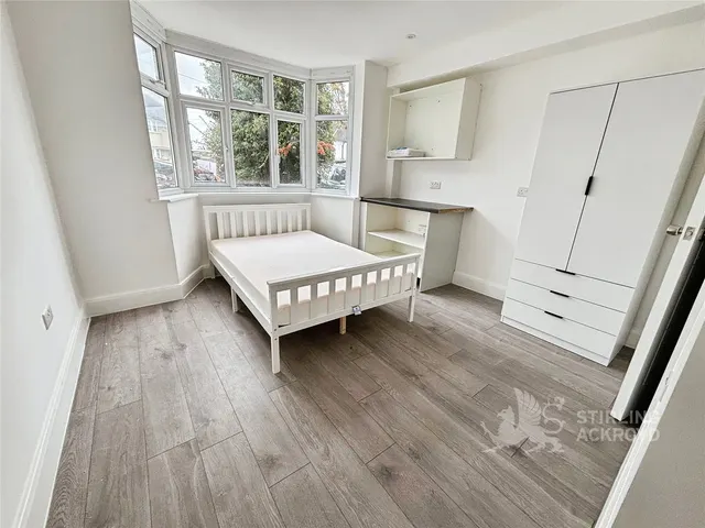 Heathcroft Avenue, Sunbury-on-Thames, TW16, photo 1