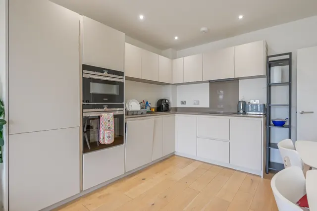 Photo 3 — Flat 503, Willow House, London