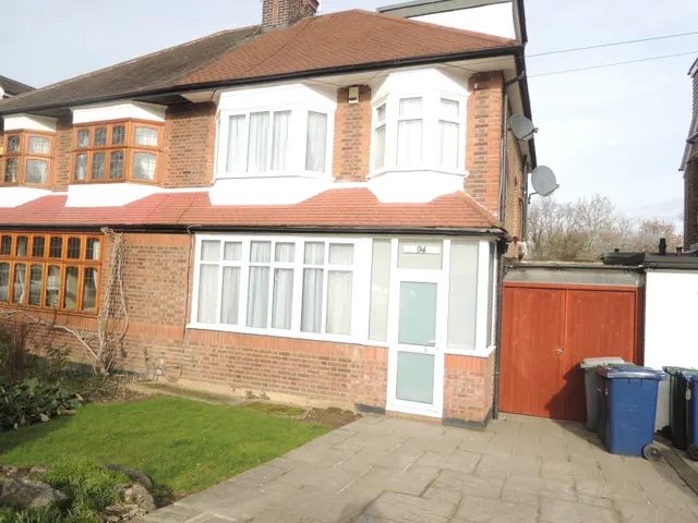 Chanctonbury Way, London, N12, photo 1