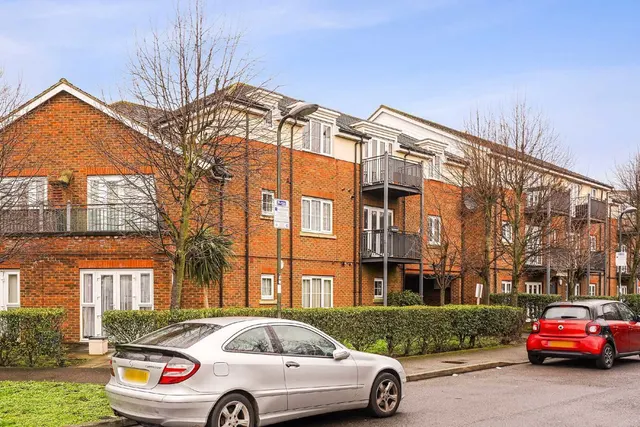 Hemlock Close, SW16, photo 1