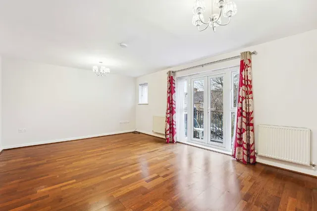 Hemlock Close, SW16, photo 2
