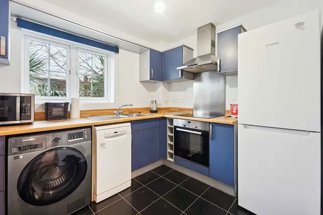 Hemlock Close, SW16, photo 3