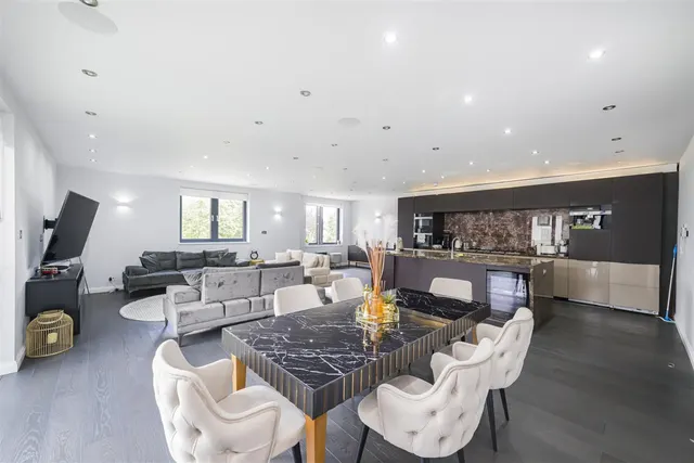 Eden Lodges, Chigwell, IG7, photo 2