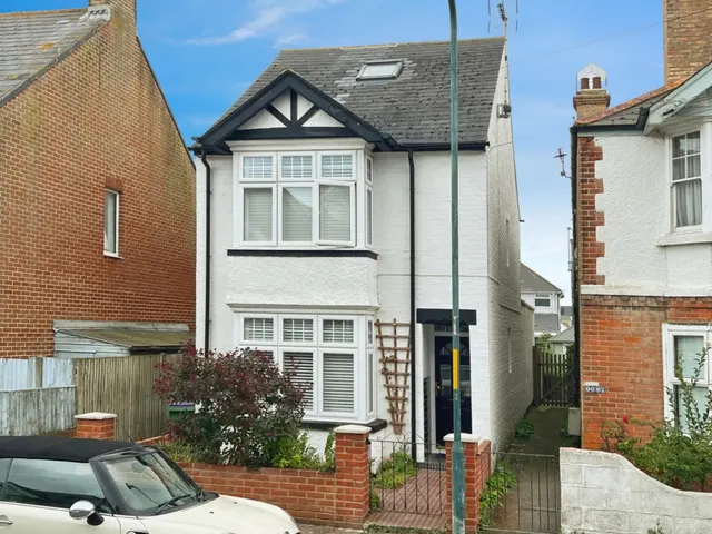 Albert Road, Hythe, photo 1