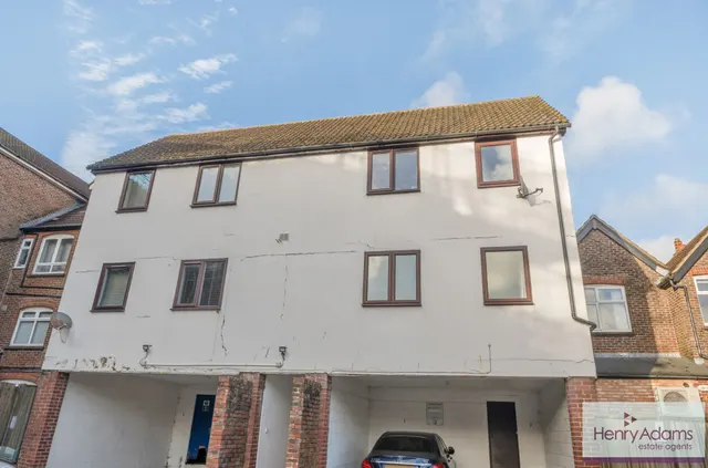 Charles Street, Petersfield, GU32, photo 1
