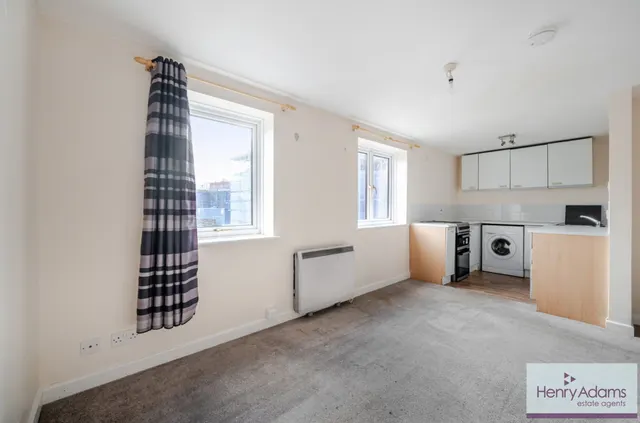 Charles Street, Petersfield, GU32, photo 2