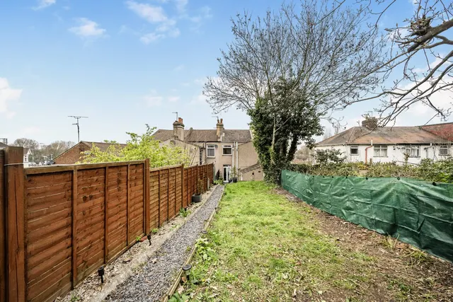 Photo 2 — Lower Road, DA17