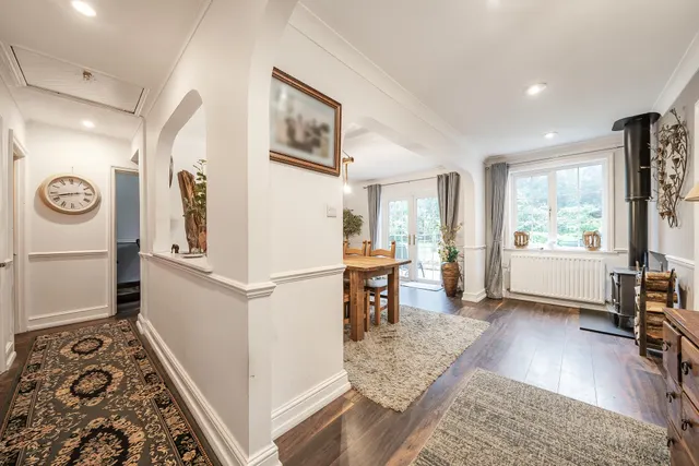 Mogador, Lower Kingswood, KT20, photo 3