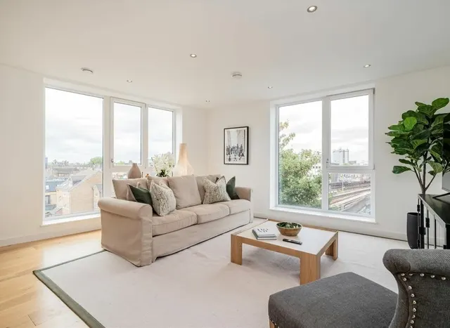 Photo 2 — Glenthorne Road, Hammersmith, W6