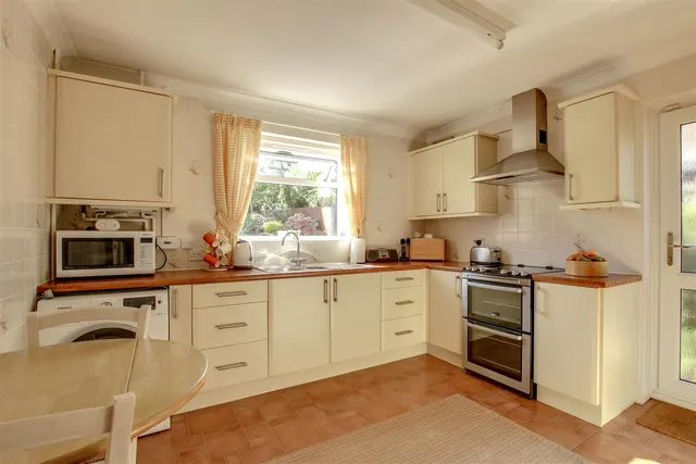 Victor Close, Seaford, photo 3