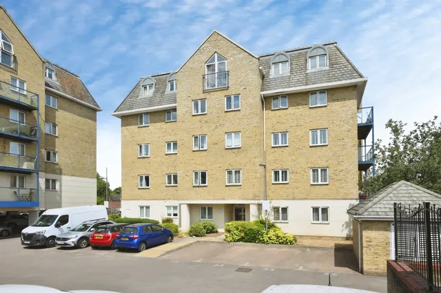 Taverners Way, Hoddesdon, photo 1