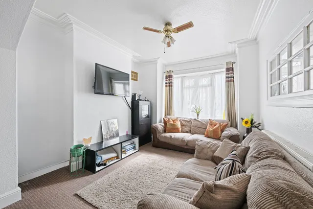 Photo 2 — Swingate Lane, Plumstead, London SE18 2HH