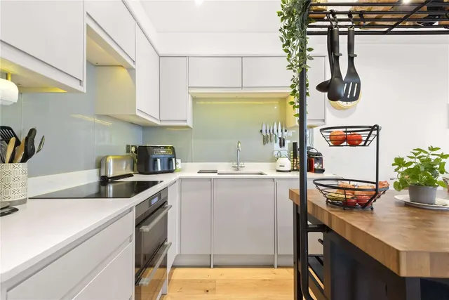Photo 3 — Fontenoy Road, London, SW12 9LU