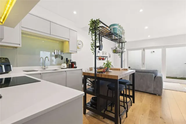 Photo 2 — Fontenoy Road, London, SW12 9LU