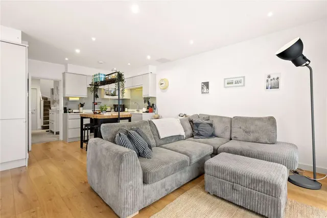 Fontenoy Road, London, SW12 9LU, photo 1