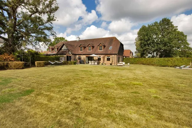 Bourne Place Courtyard, Nizels Lane, Hildenborough, Tonbridge, TN11 8NY, photo 1
