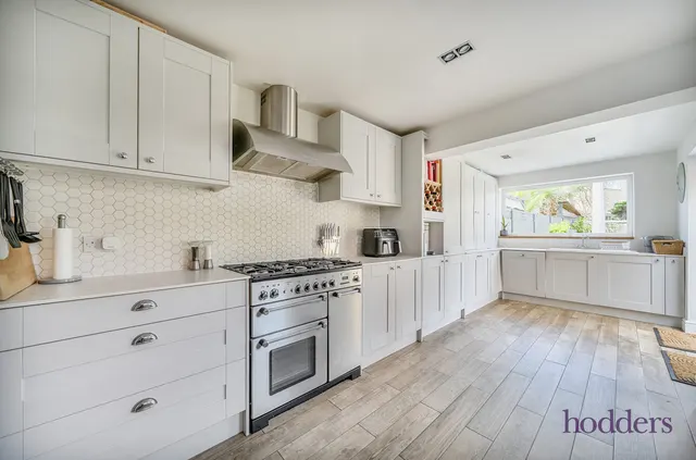 Chertsey Road, Addlestone, KT15, photo 3