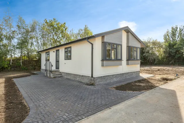 Sandtoft Road, Belton, Doncaster, photo 1