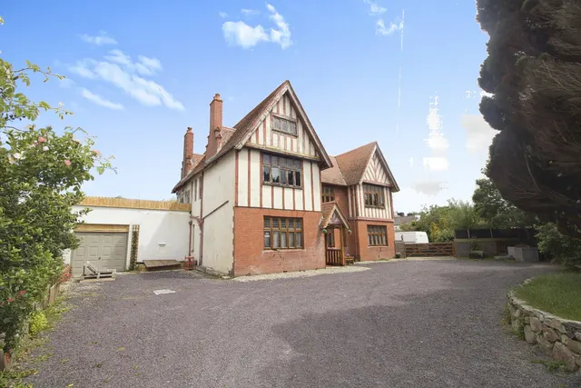 Ffordd Caergybi, Llanfairpwllgwyngyll, LL61, photo 1
