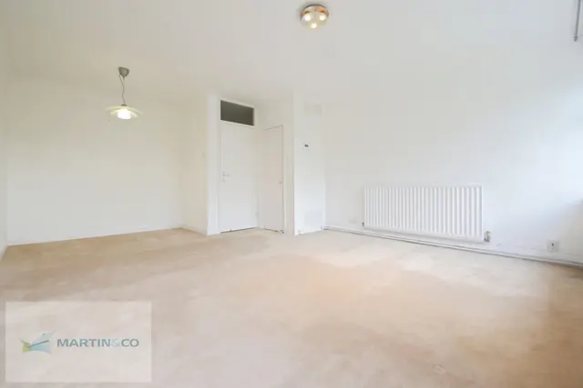Gainsborough Court, KT12, photo 3
